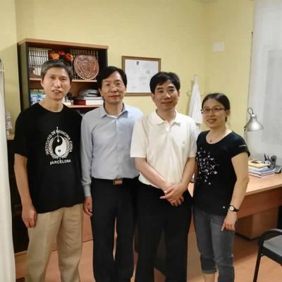 El rector de la Universidad de Medicina China de Beijing el Dr. Xu Anlong , y el Director del Hospital Dong Zhi Men de Beijing el Dr. Wang Yaoxian visitan al Instituto de Medicina China Barcelona, 2017-7-