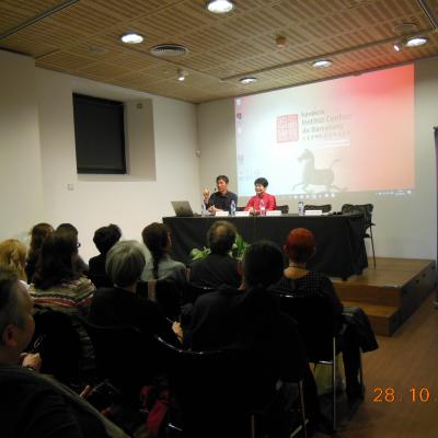 Dra. Liu Yafei y Dr. Cai Jian en una conferencia de Qi Gong médico, celebrado en Instituto Confucio de Barcelona, 2016-10-28.