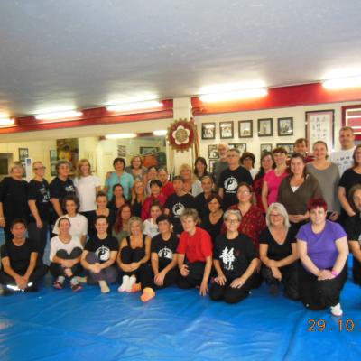 Dr. Cai Jian y Dra. Liu Yafei con alumnos del curso de Nei Yang Gong, organizado por IMC Barcelona, 2016-10-29.