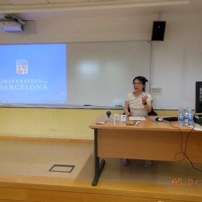 Dra. Tian Ying en una clase de Medicina China de la Universidad de Barcelona. 2016-7-8