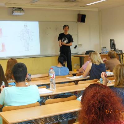 Dr. Cai Jian da una clase de medicina china en la Universidad de Barcelona, 2016-7-7