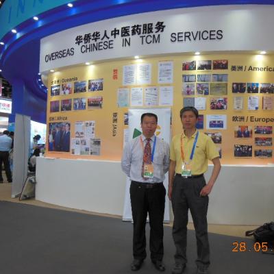 Dr. Cai Jian con Dr. Xiao YuanDe en la Exposición de Medicina China, Beijing 2016-5-28