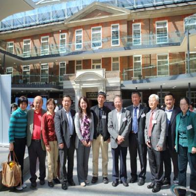 Dr. Cai Jian con sus colegas de la Universidad de Medicina China de Beijing en Europa, en el Congreso de MC, Middlesex University, Londres, 2016-5-15
